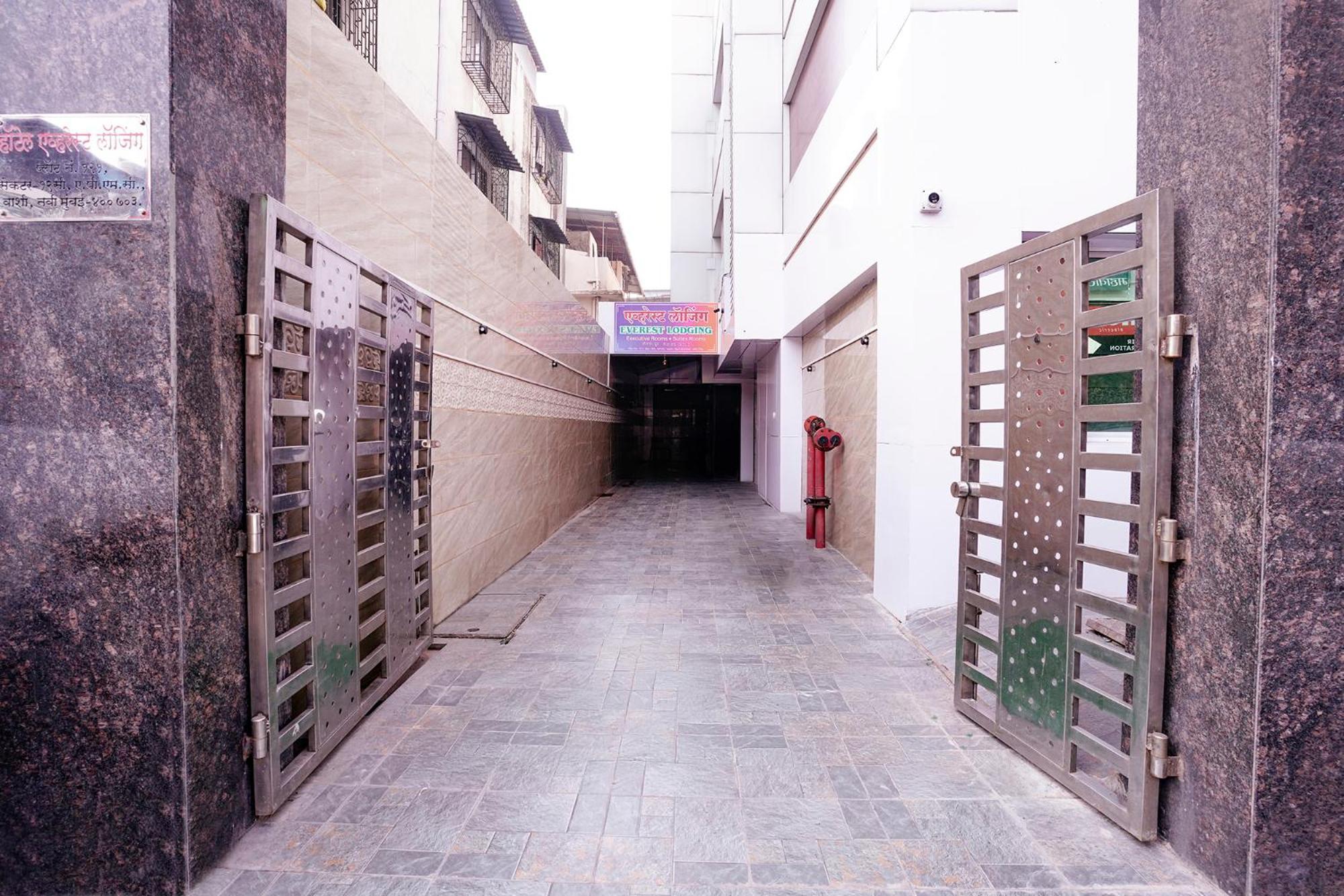 Fabhotel Everest Vashi Exteriör bild