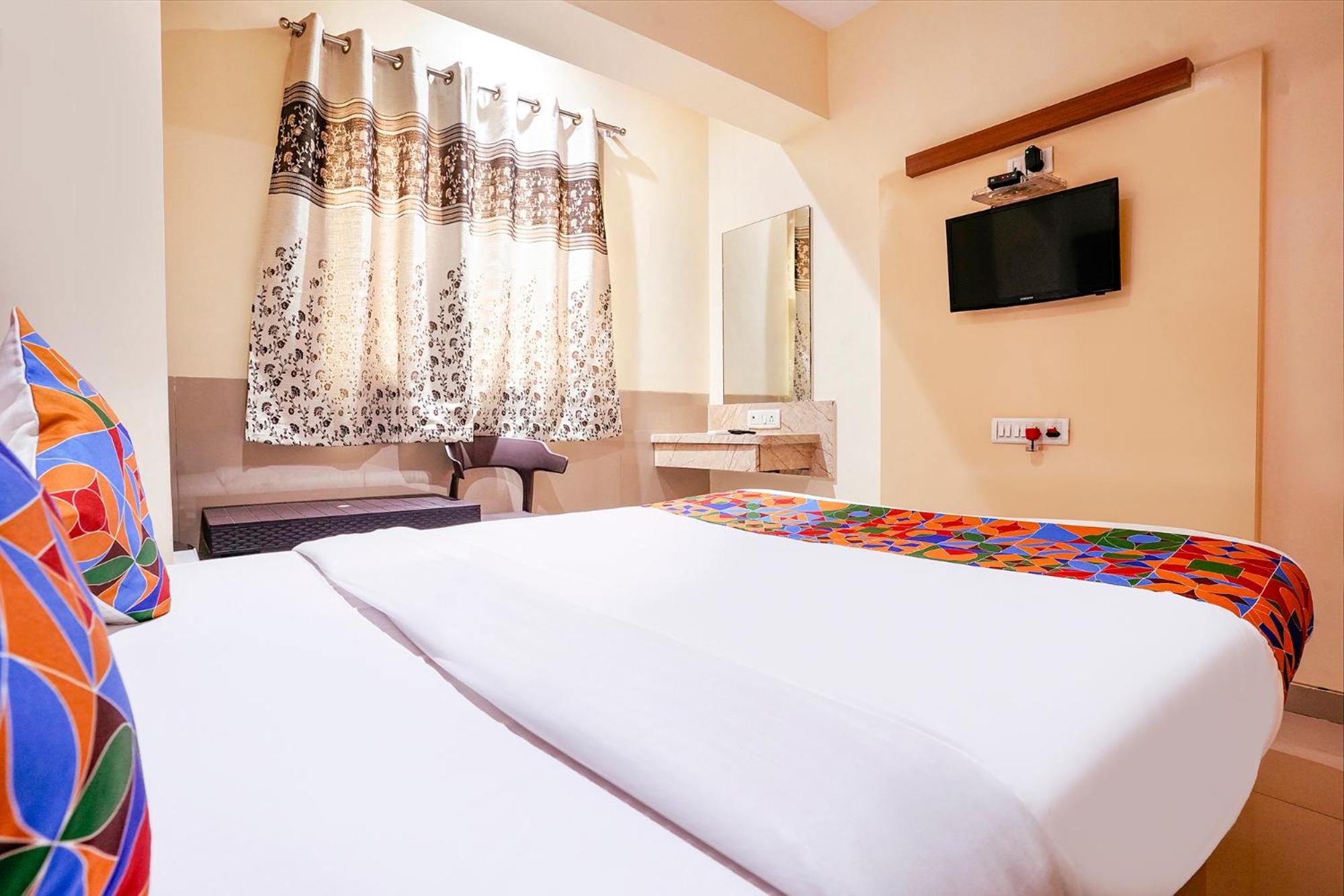 Fabhotel Everest Vashi Exteriör bild
