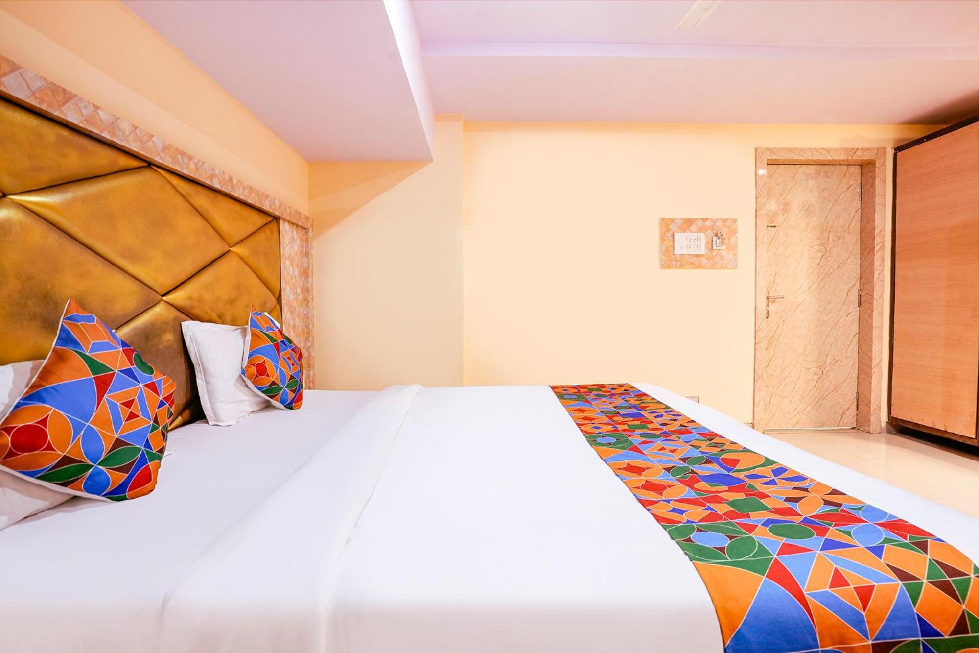 Fabhotel Everest Vashi Exteriör bild