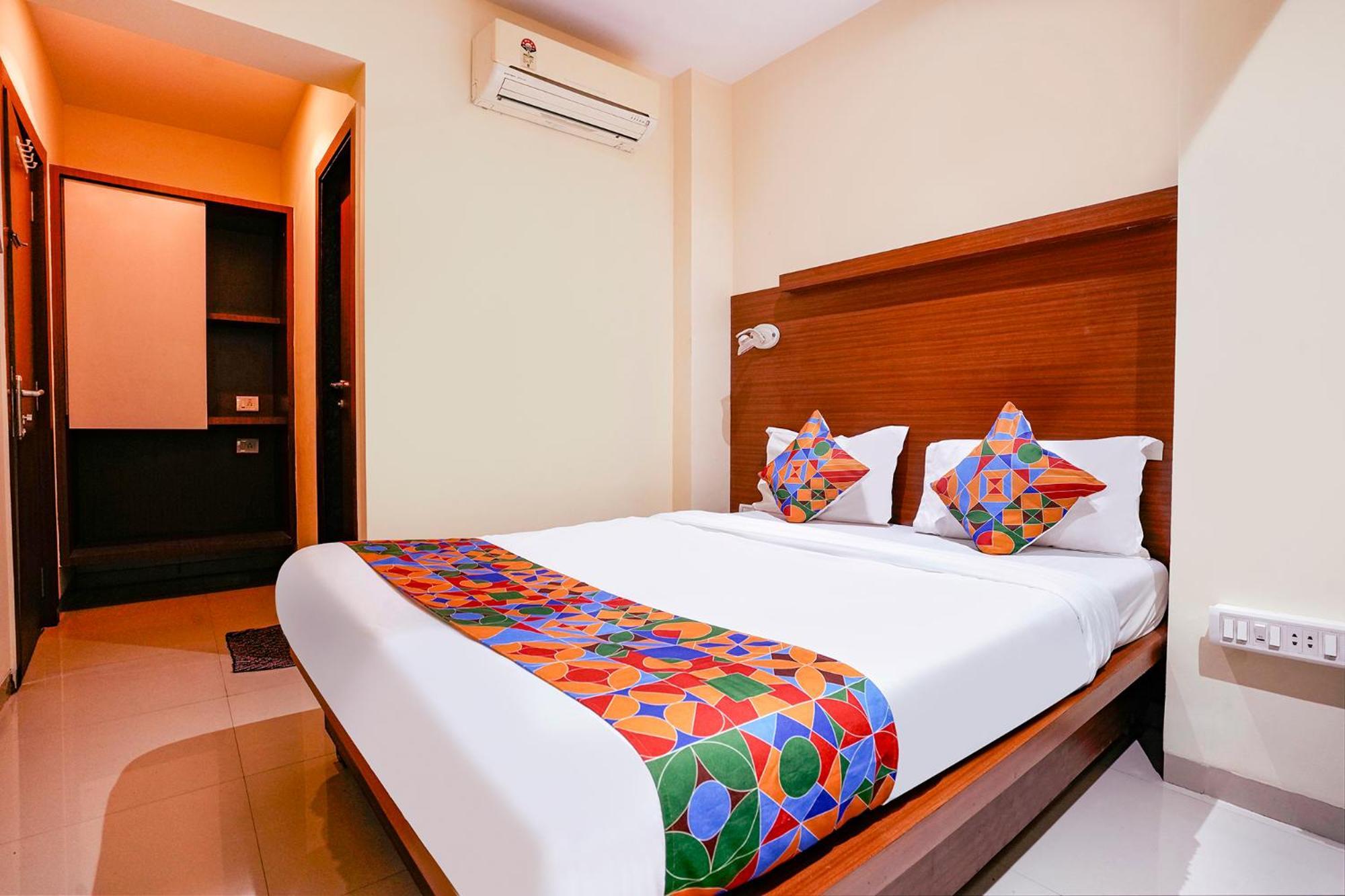 Fabhotel Everest Vashi Exteriör bild