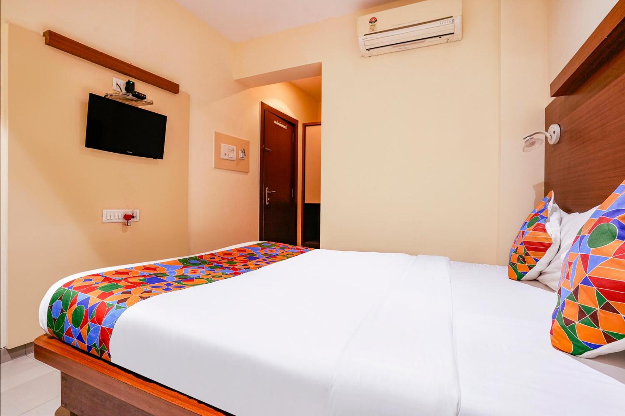 Fabhotel Everest Vashi Exteriör bild