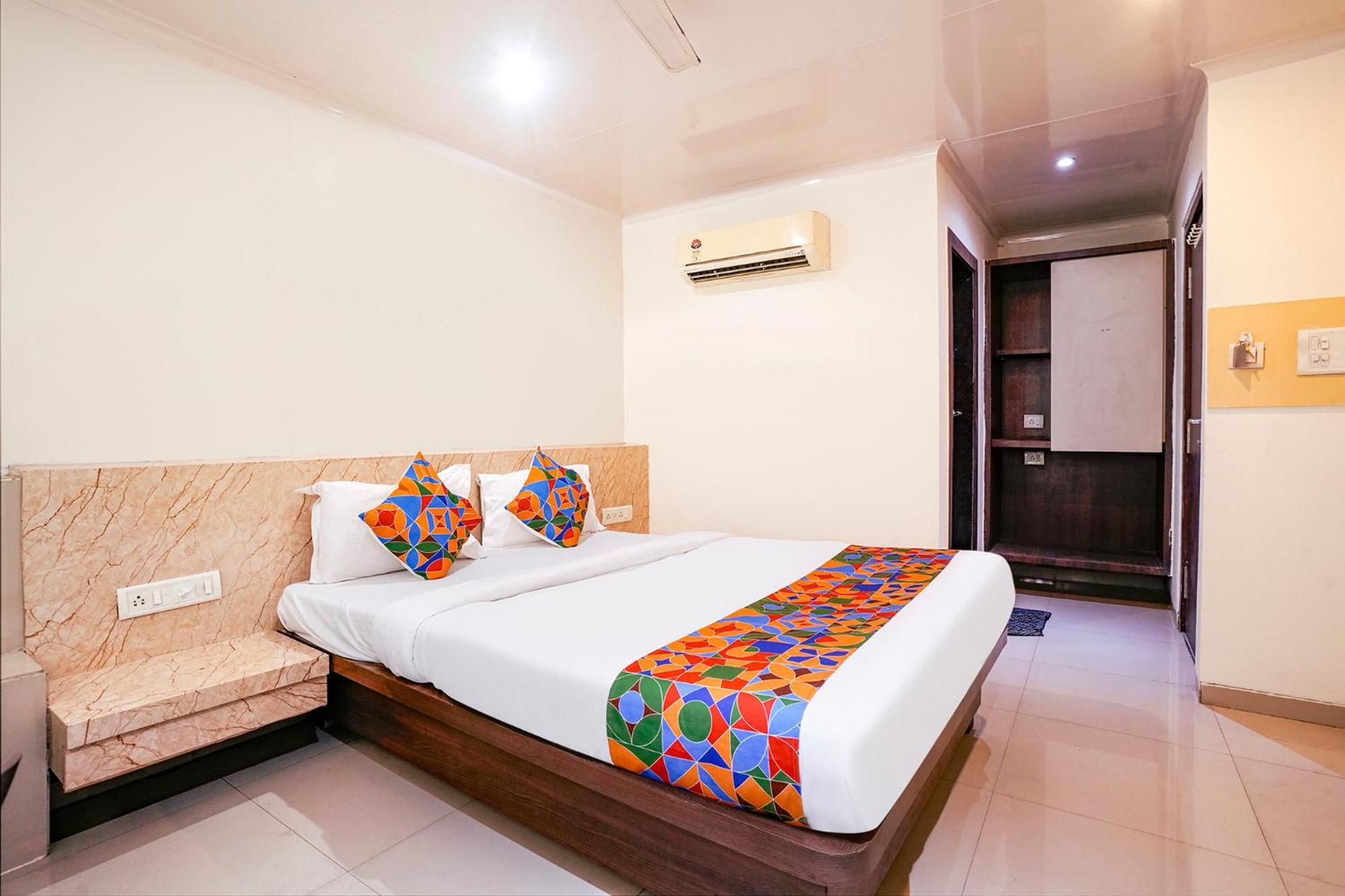 Fabhotel Everest Vashi Exteriör bild