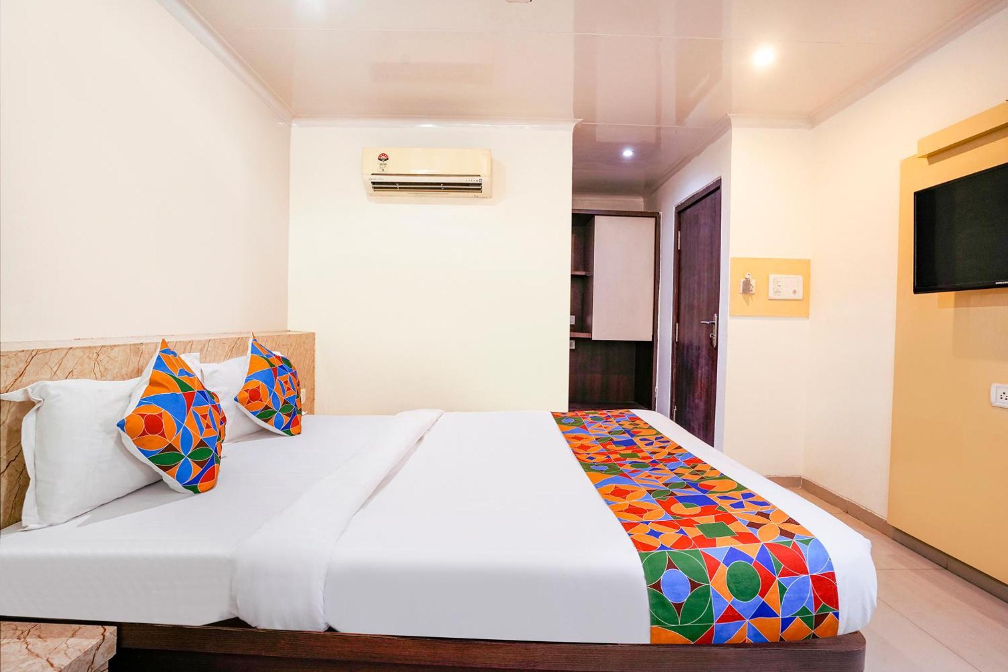 Fabhotel Everest Vashi Exteriör bild