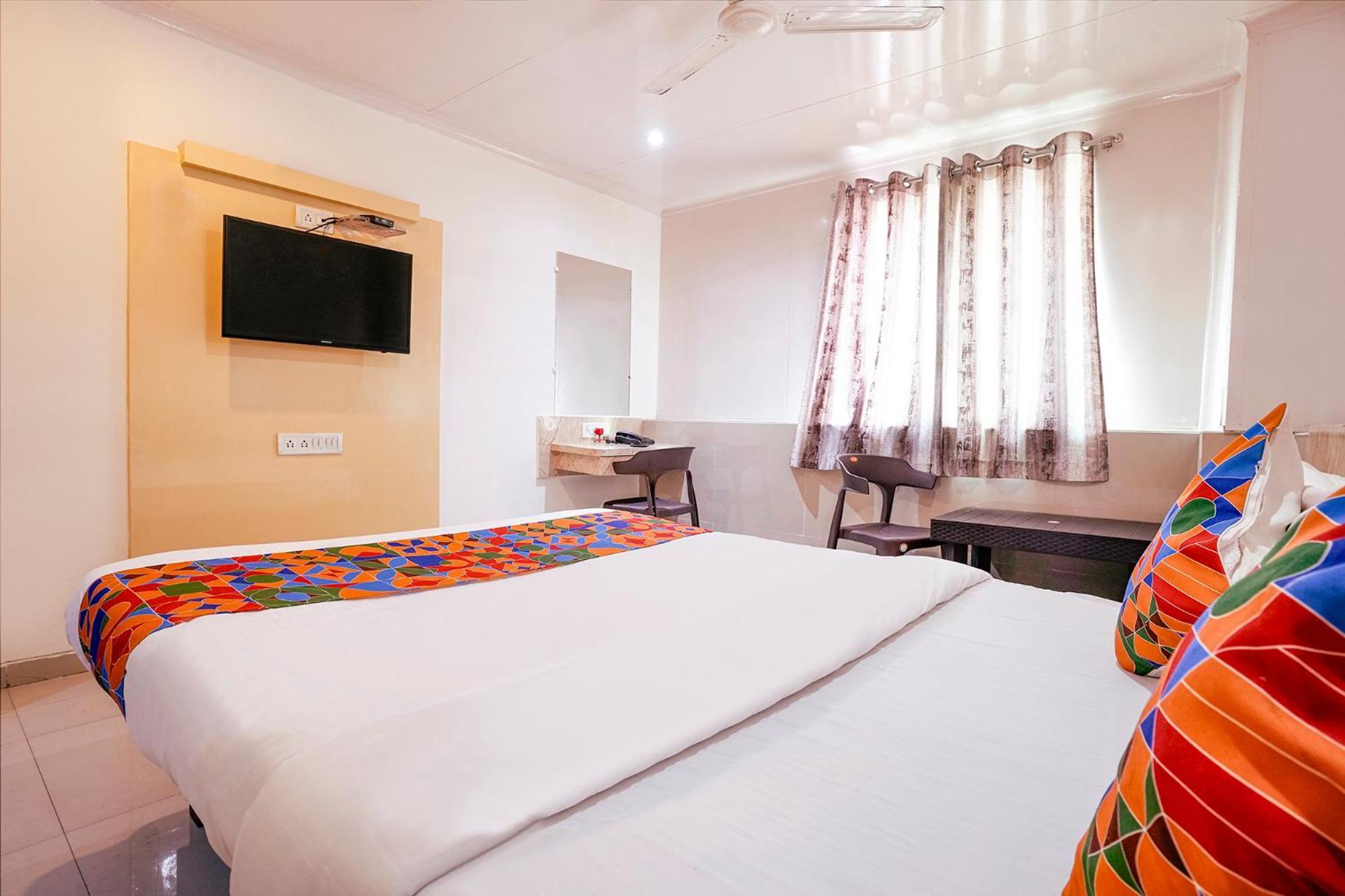 Fabhotel Everest Vashi Exteriör bild